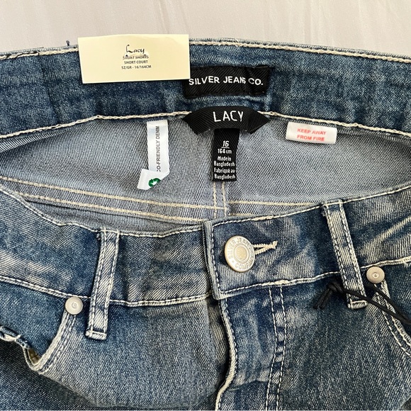 NWT silver jeans co. Lacy bleach mid rise short - Picture 3 of 5